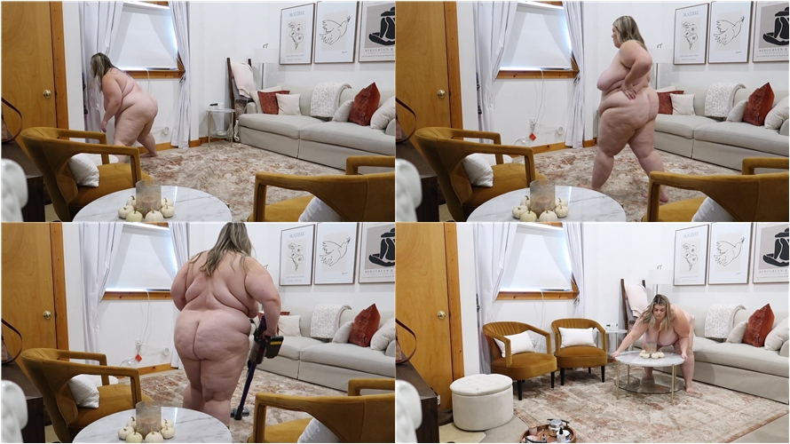 Chloe BBW - BONUS CHLOE: Naked Cleaning