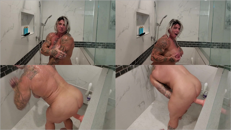 Brooke Diesel - A surprise in the Shower