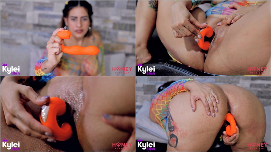 Kylei Ellish - Unboxing and testing my new toy from HONEY PLAY BOX
